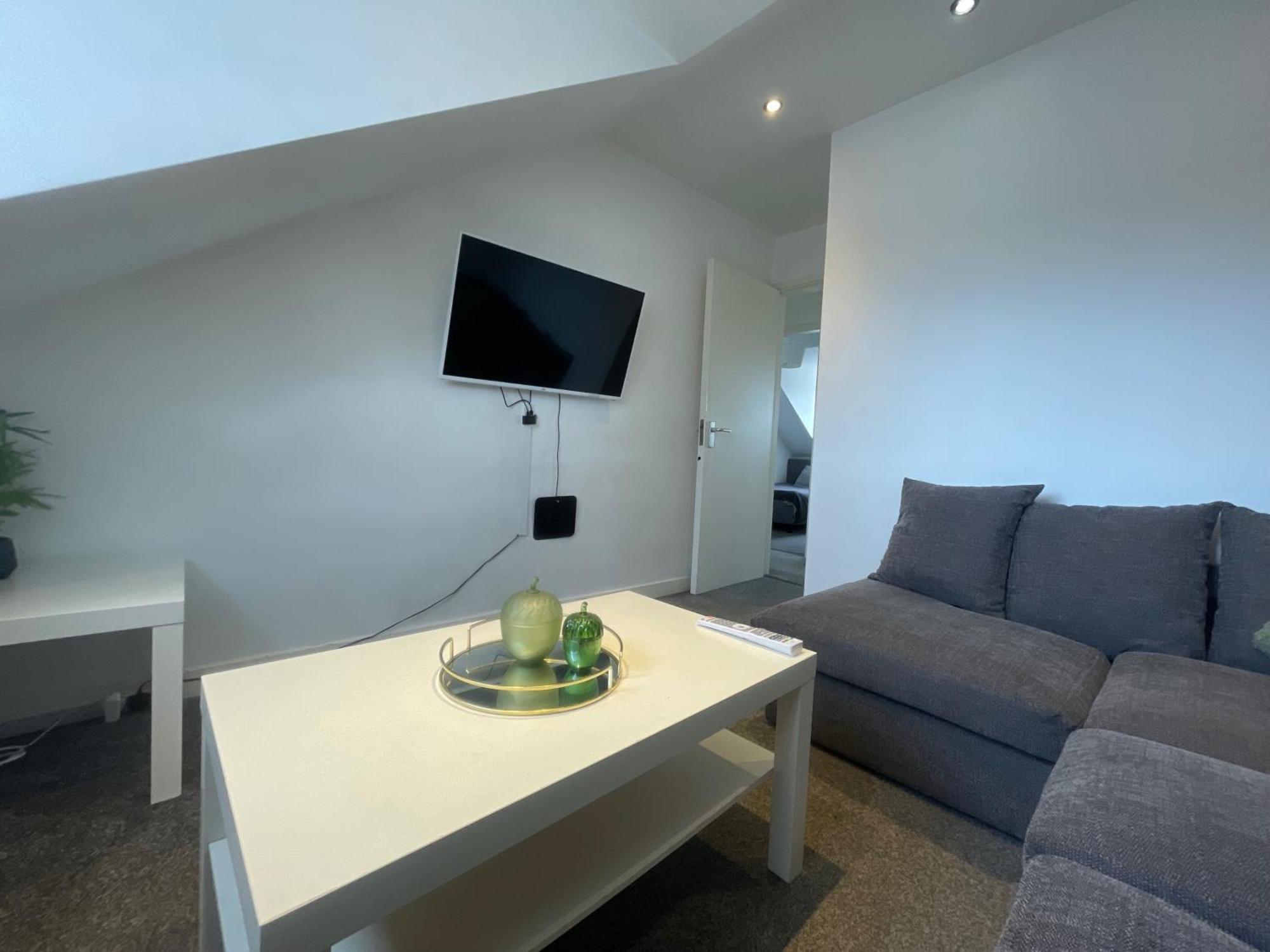 Apartment Stylish Two Bedroom In *