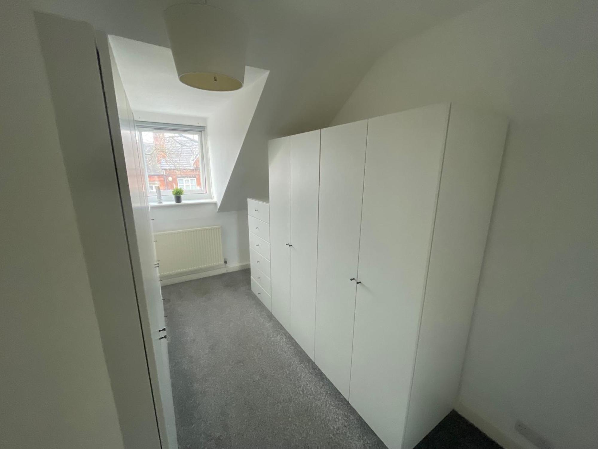 Stylish Two Bedroom In Apartment